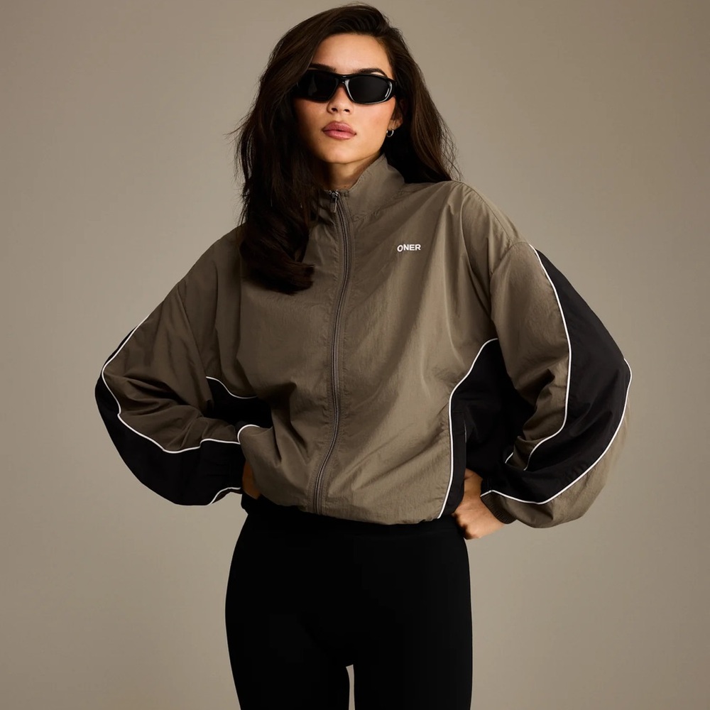 OVERSIZED PIPED WOVEN TRACK
JACKET (ONER ACTIVE)